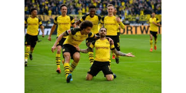 Borussia Dortmund retorna ao topo da Bundesliga